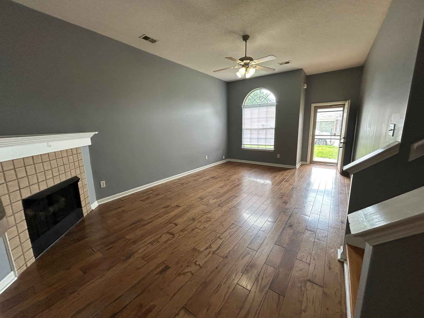3BR/2.5BA near Shelby Farms. No CARPET! Small pets allowed. – photo 3