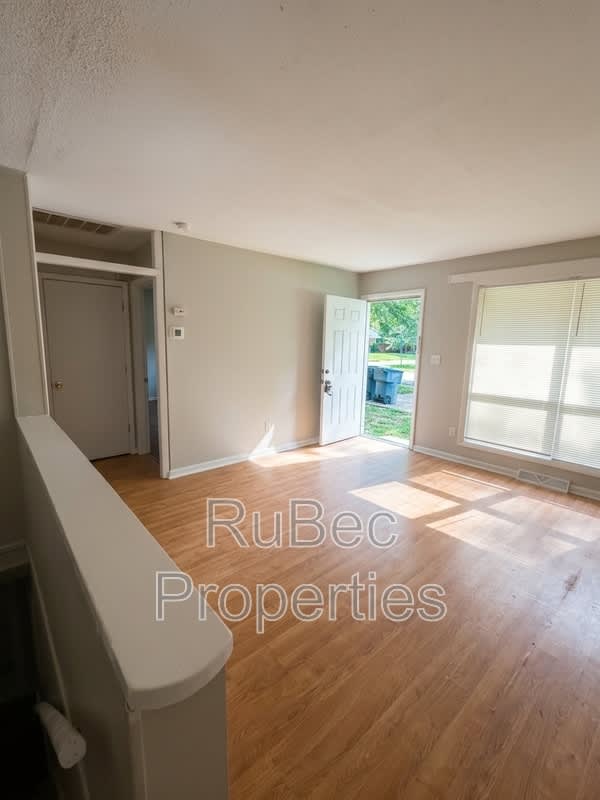 4641 Highlake Drive – photo 3