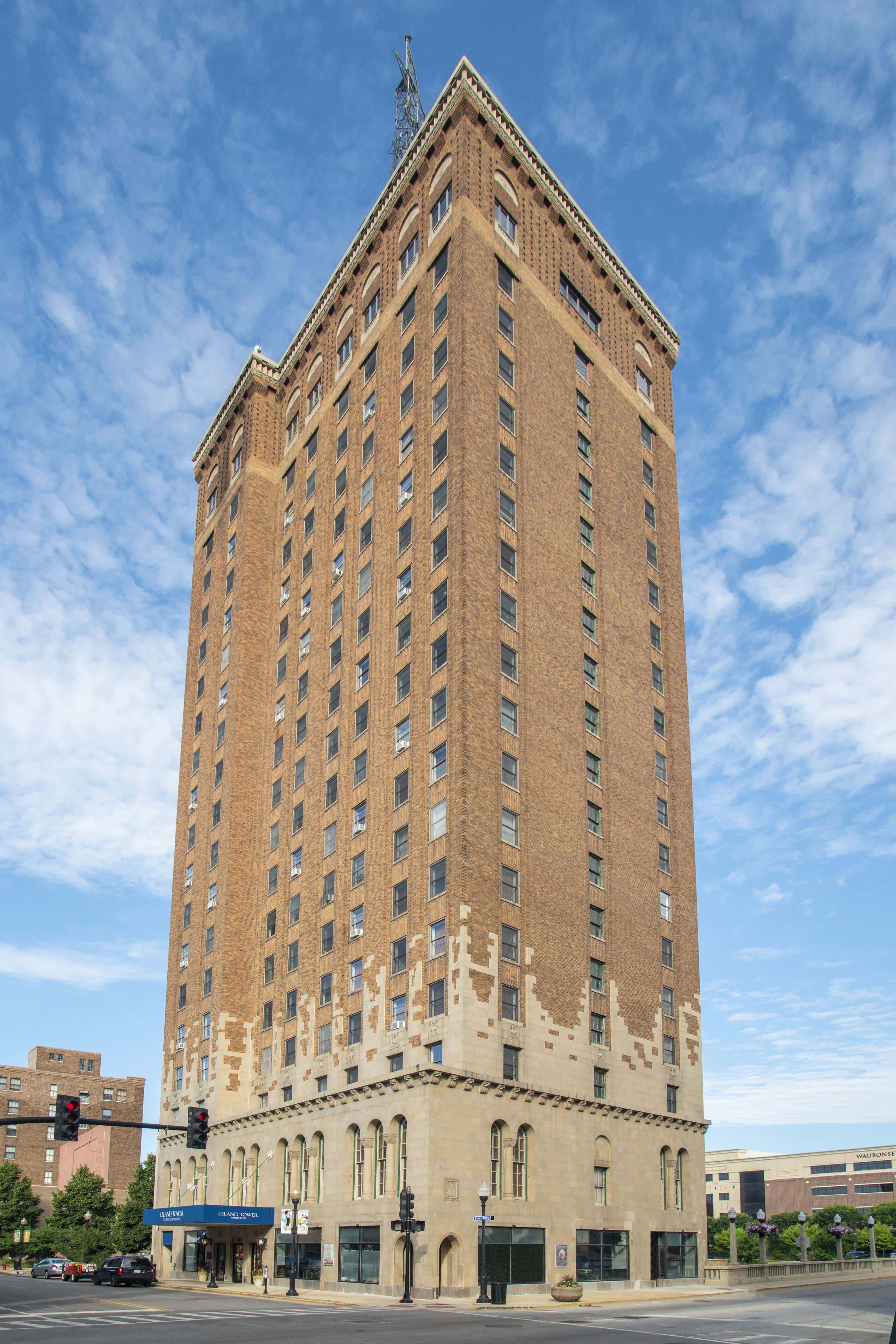 Leland Tower Apartments – photo 3
