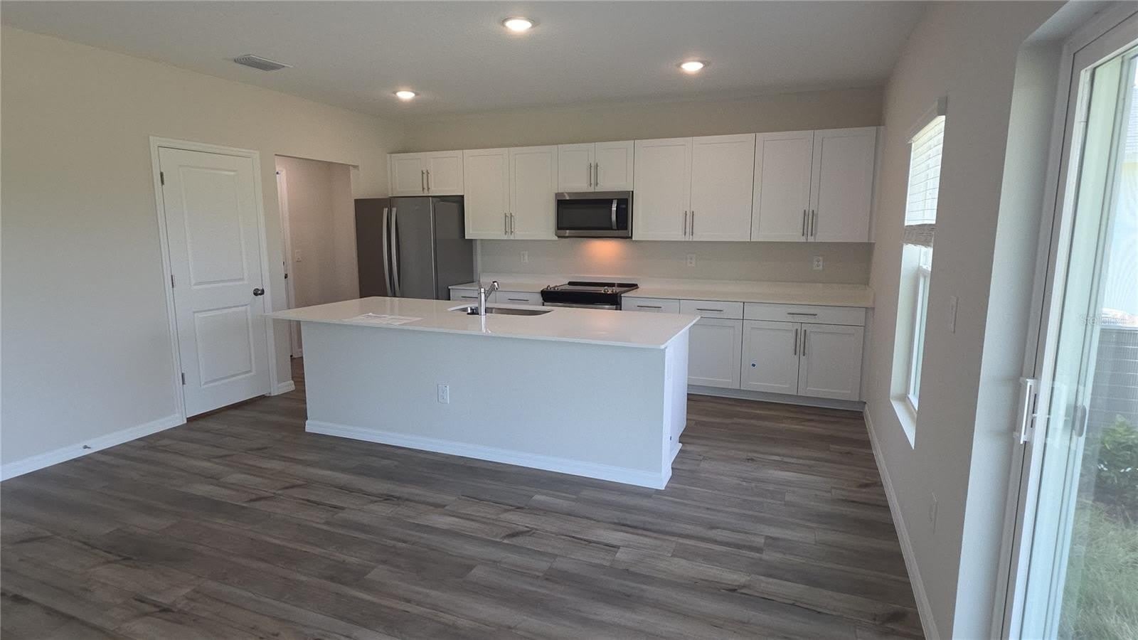 36741 THORNHEDGE Drive – photo 2