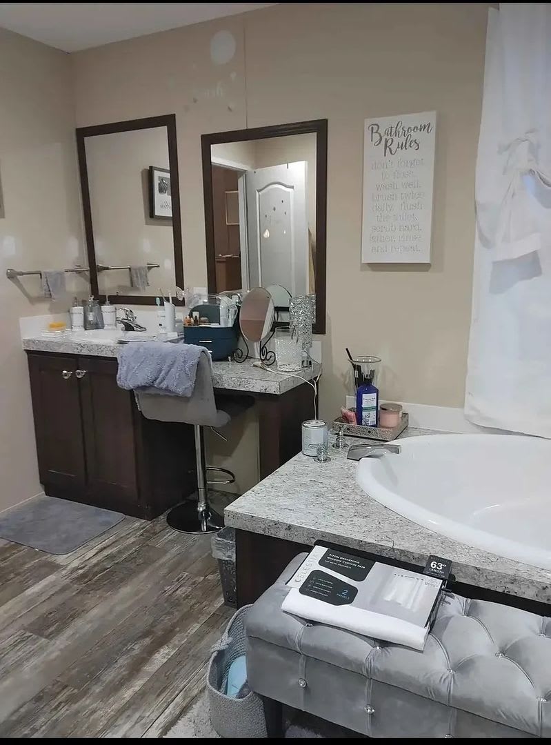 Room In 4 Bedroom Home At Robin Ln – photo 2