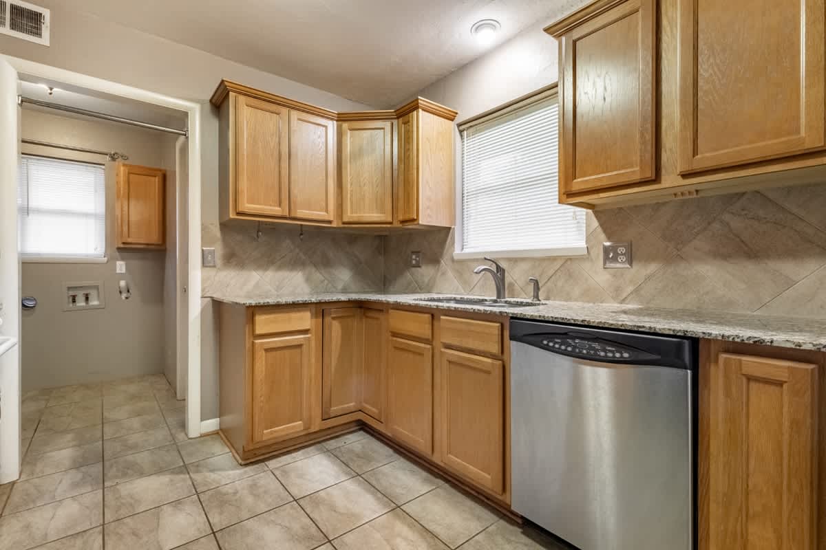 2108 Henderson Dr – photo 4