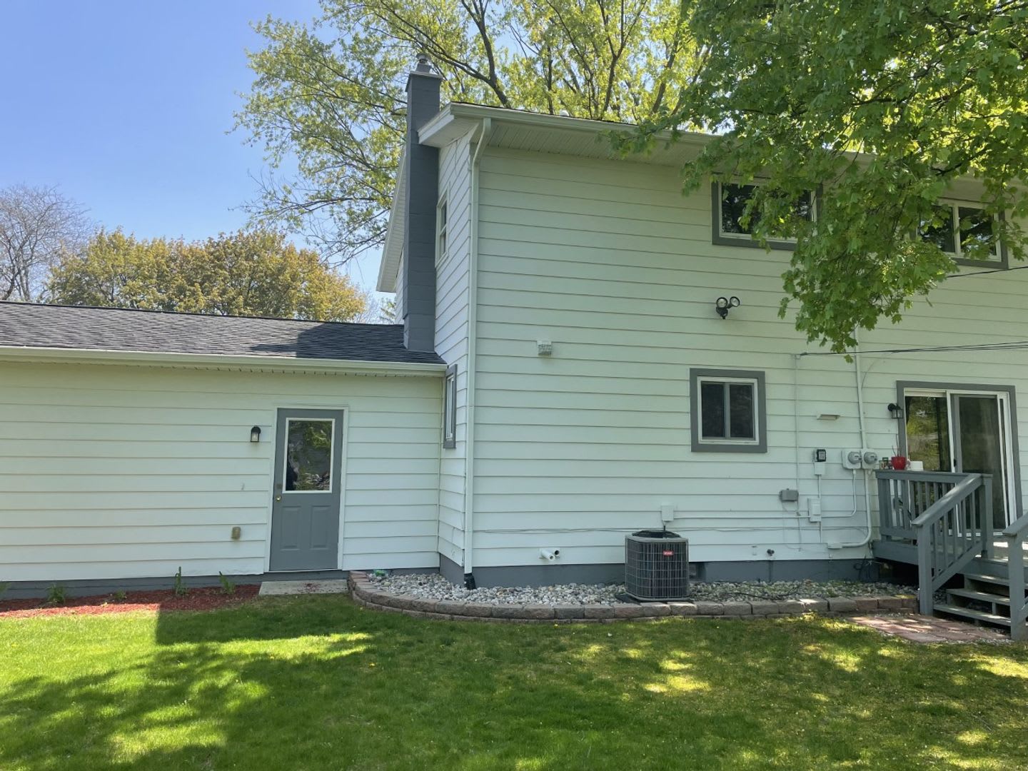 4 Bedroom 2 Bath Home Close To Everything – photo 3