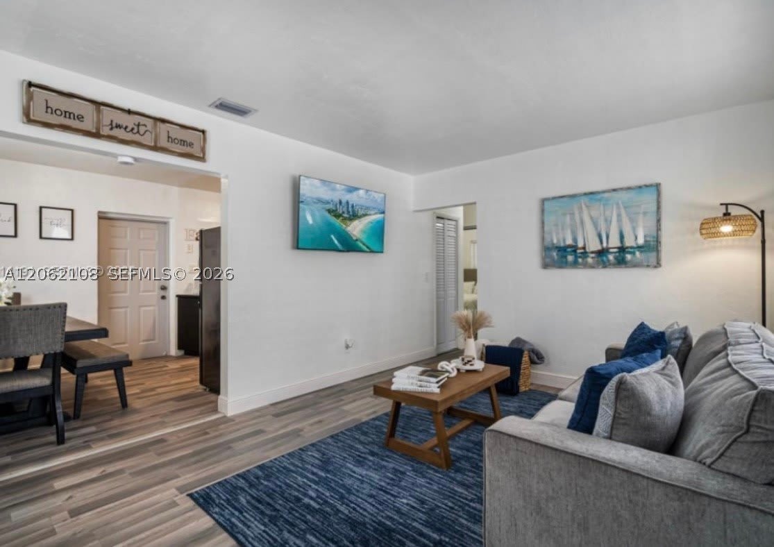 1021 NW 37th Ave – photo 3