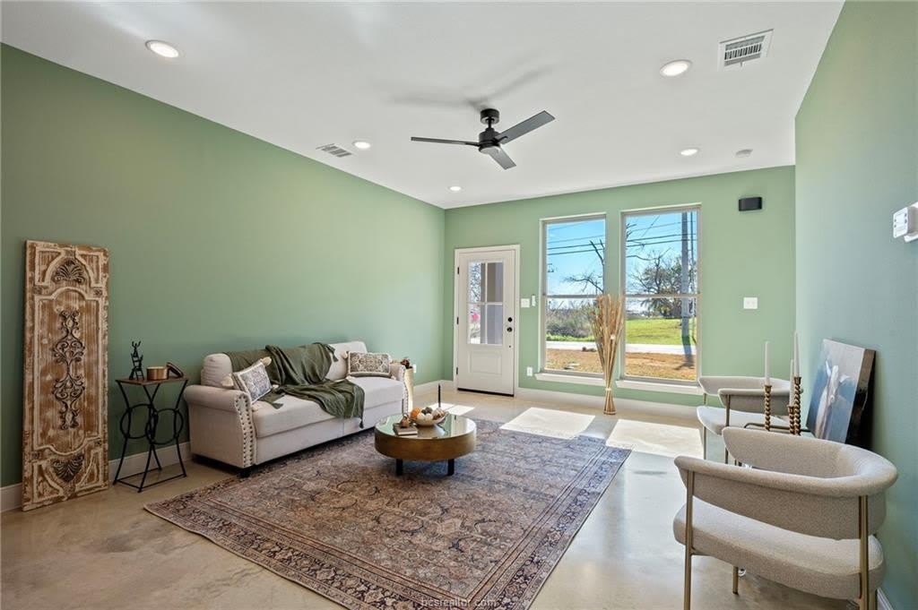 106 33rd W – photo 3