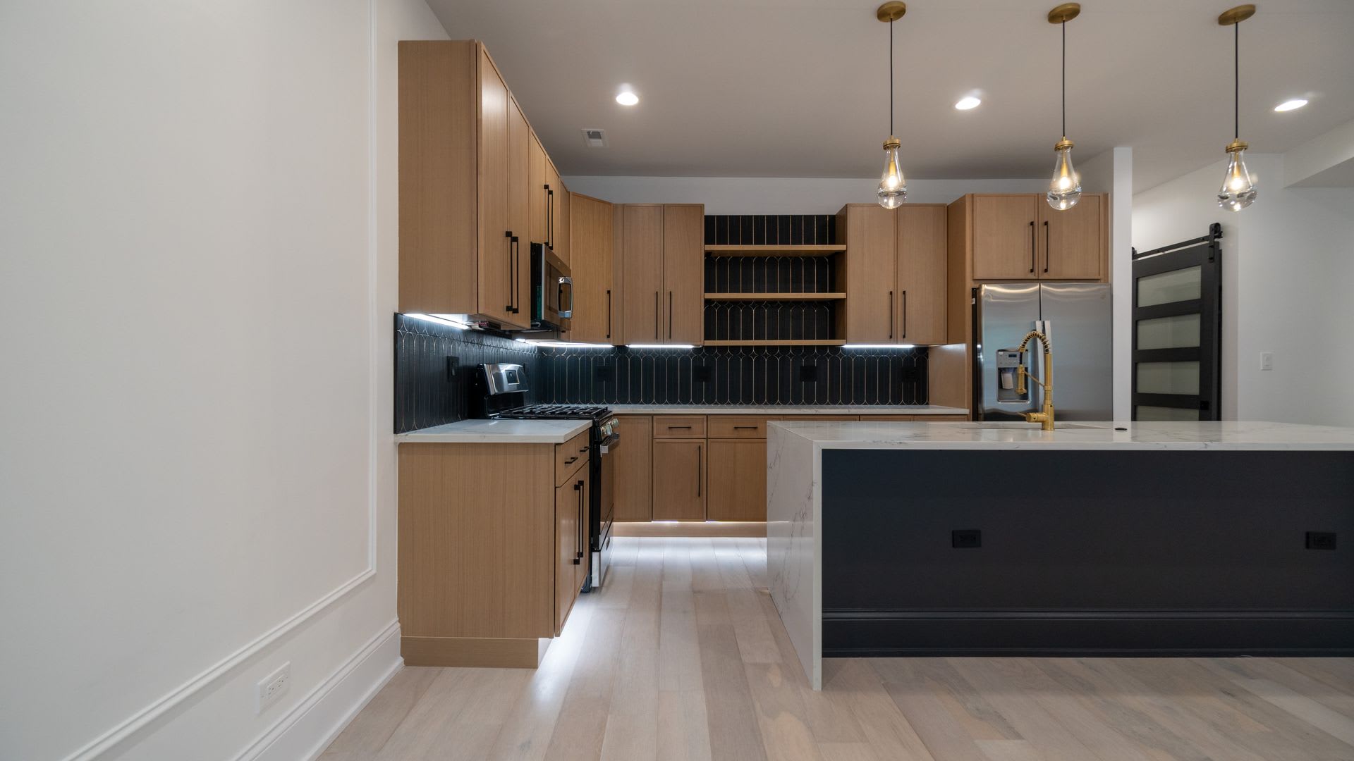 Newly Rehabbed 3-bedroom, 2-bath Gem with In-Unit Washer/Dryer! Discover Uptown Living. – photo 4