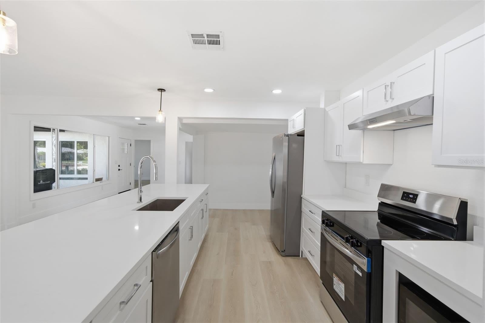 2317 GROVE Street – photo 4