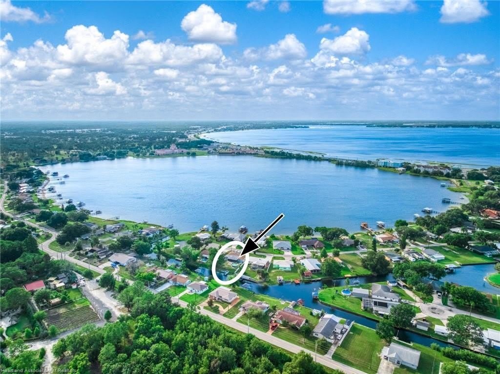 639 Killarney Drive – photo 2