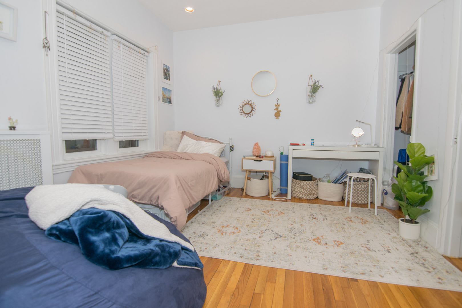 Large 2 bed next to Northeastern and Berklee for the upcoming school year! – photo 5