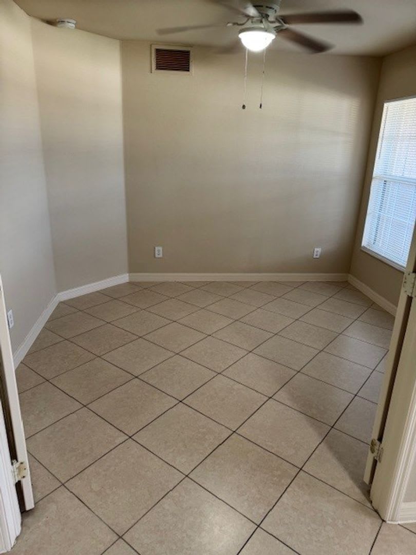 Large 3 bedroom single family home! – photo 3