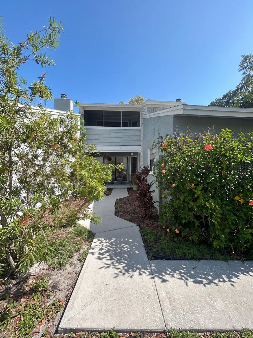 Beautifully Renovated 2 Bedroom, 2.5 Bathroom Townhome with Oversized Two-Car Garage in Tampa, FL – photo 1