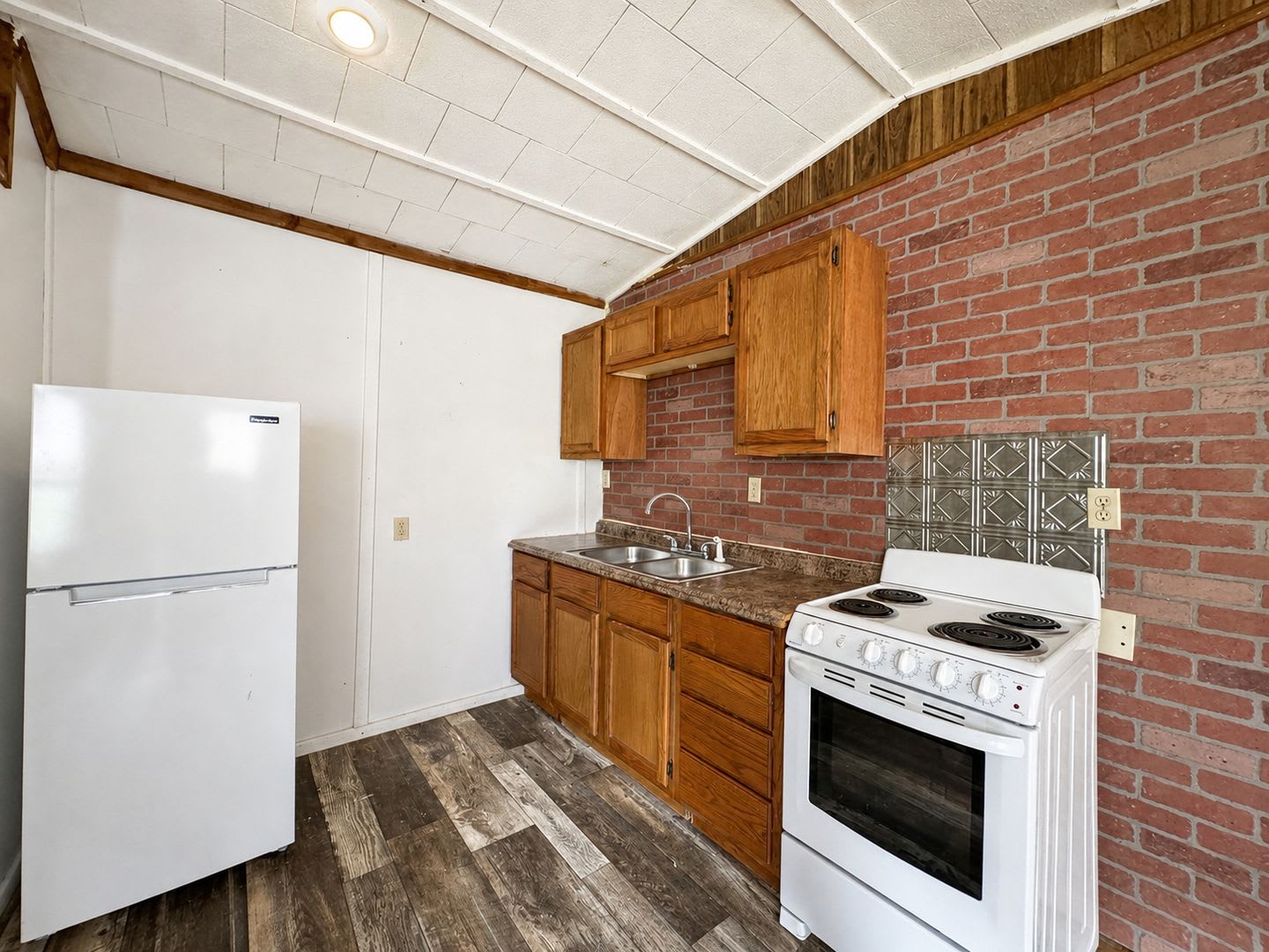 1 Bedroom Cottage In Southside – photo 4