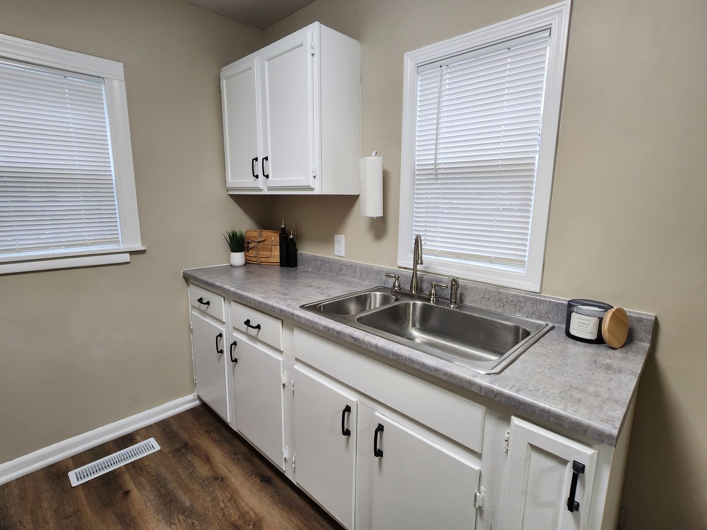 3 Bed 1 Bath Home Fenced Yard – photo 4