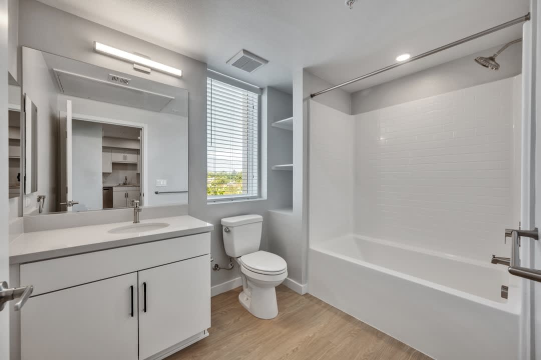 Downtown Ontario Luxury Apartments – photo 4