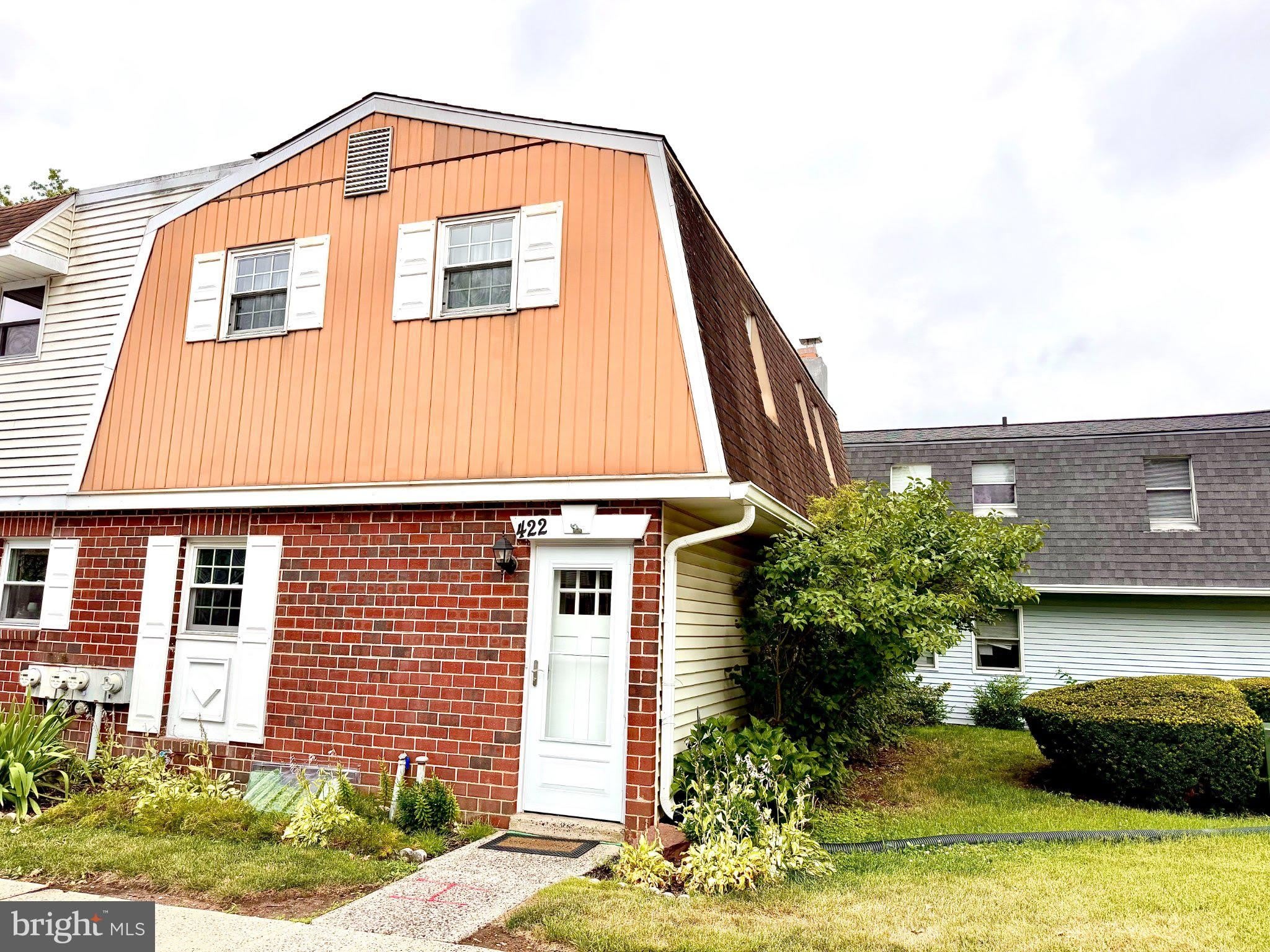 422 VILLAGE Lane – photo 2