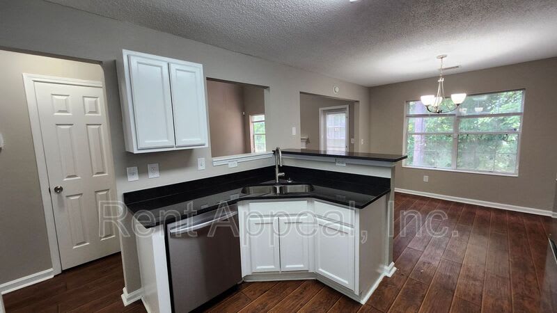 601 Hillandale Park Drive – photo 2