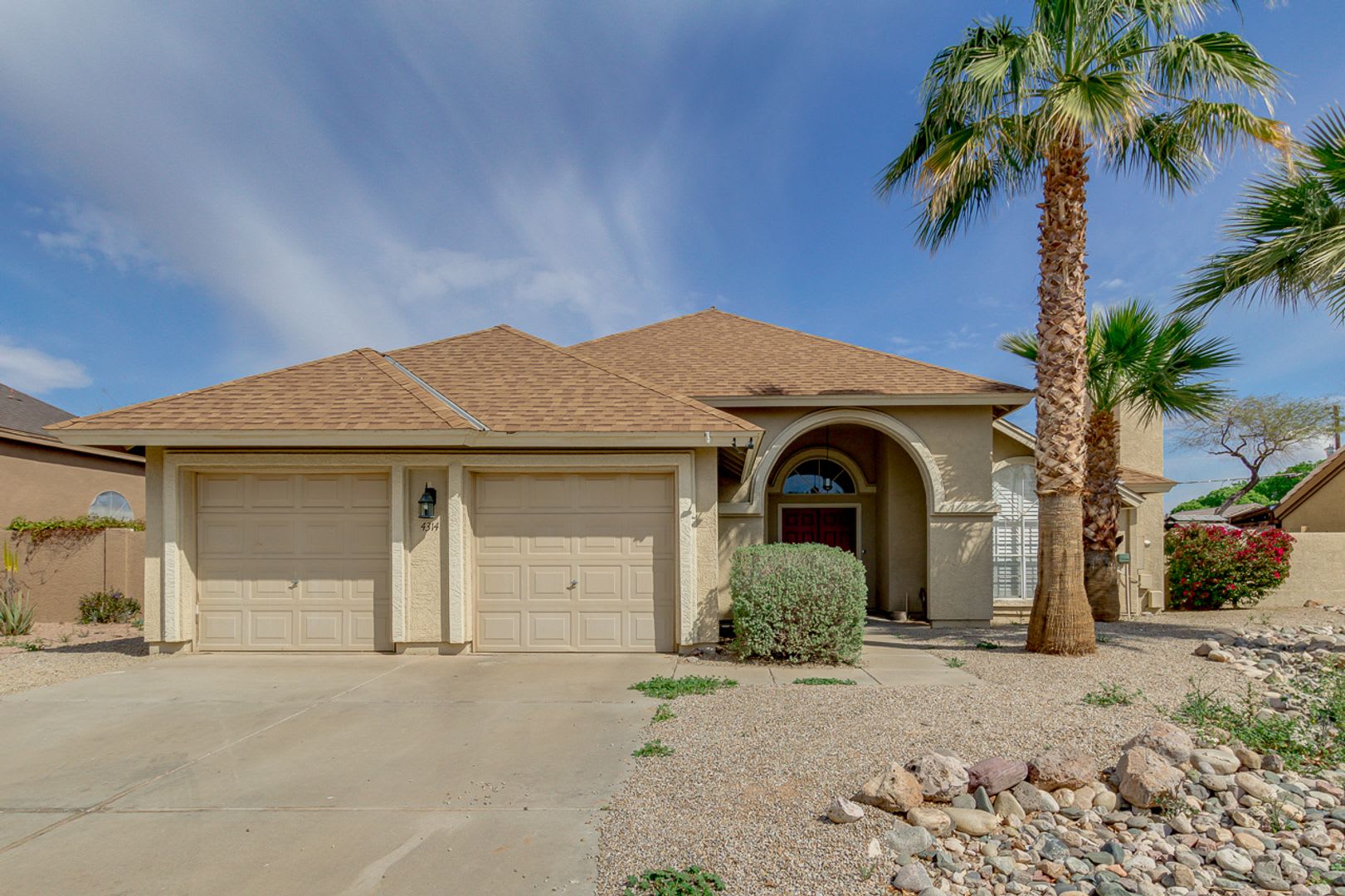 FABULOUS REMODELED HOME WITH POOL! – photo 3
