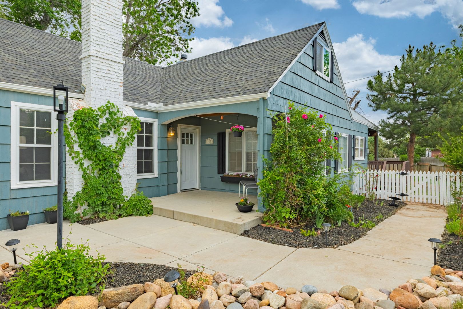 Beautifully Updated 5-Bedroom Rental Near The Broadmoor!! – photo 4