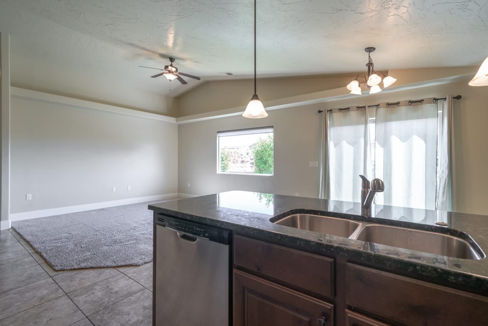 Pet Friendly 3 Bed 2 Bath Home With 2 Car Garage – photo 2