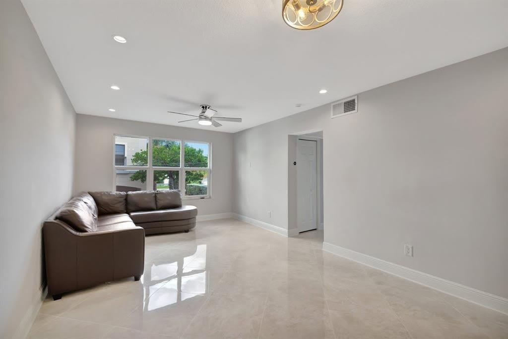 2400 NE 33rd Avenue – photo 5