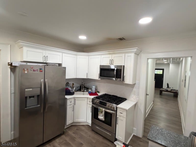 47 Lawrence Ave – photo 3