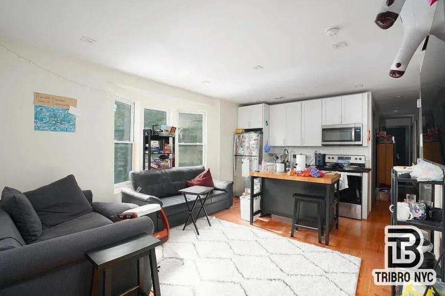 181 Greenpoint Avenue – photo 1
