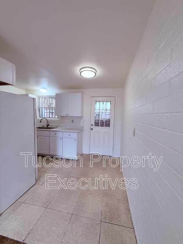 4235 E. Lee Street – photo 4