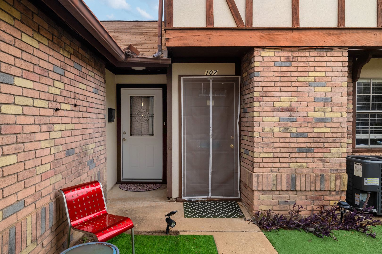 Available: 1 BD / 1 BA Northwest Hills Townhome – photo 3
