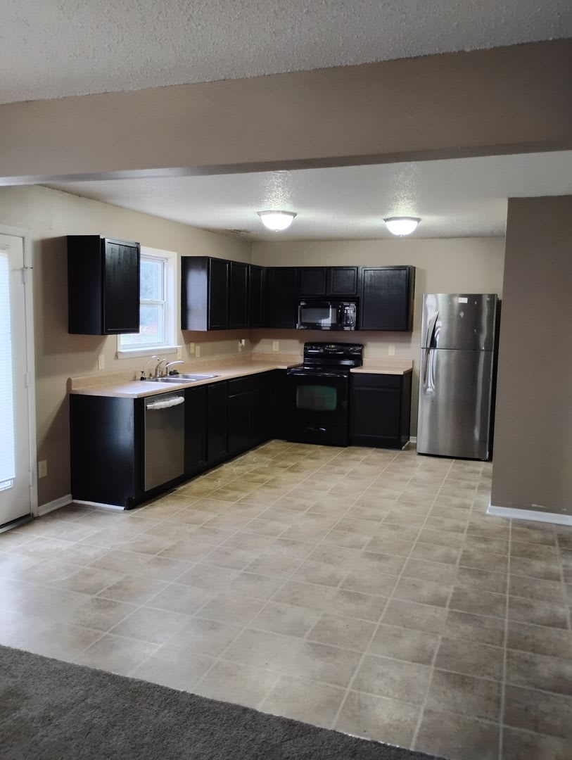 3 Bd 2 5 Ba Townhome With Attached Garage – photo 2