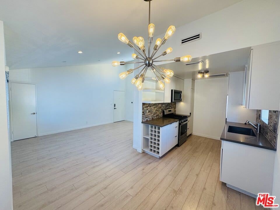 1237 N Ogden Dr – photo 3