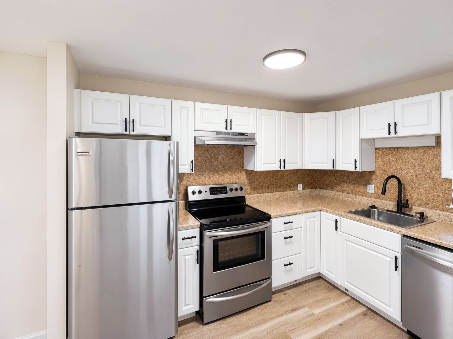 Welcome To 440 North Ave Unit 138 Haverhill Ma 01830 A Beautifully Updated 2 Bedroom 1 Bath Condominium Offering Modern Finishes Outstanding Community Amenities And Electric Heat Hot Water Included – photo 3