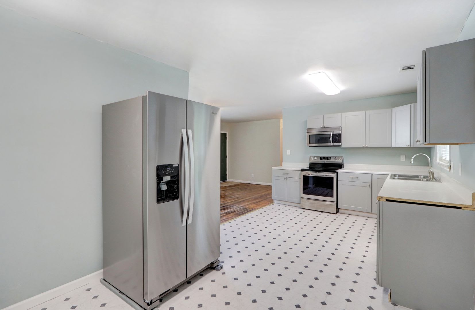 Nice Three Bedroom Single Family – photo 3