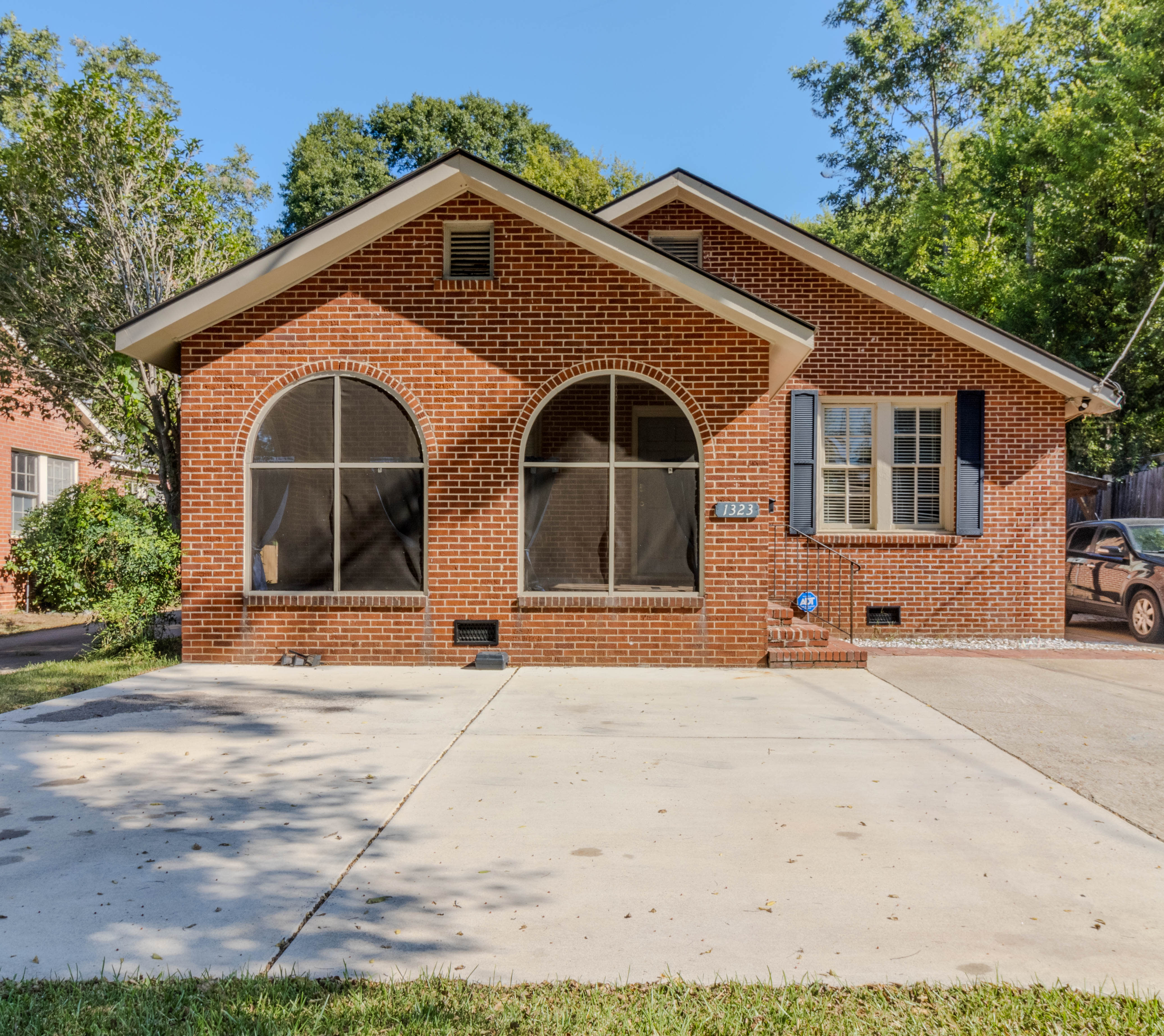 1323 32nd St – photo 1