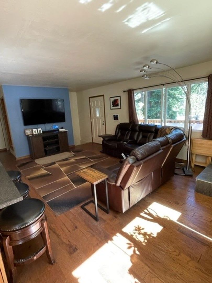 Charming pet friendly home available for a Seasonal lease 3-6 months starting Nov. 15th- May 1st! – photo 4