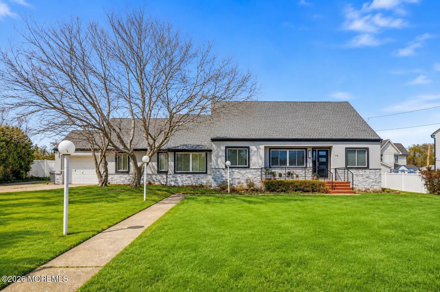 970 Van Court Avenue – photo 1