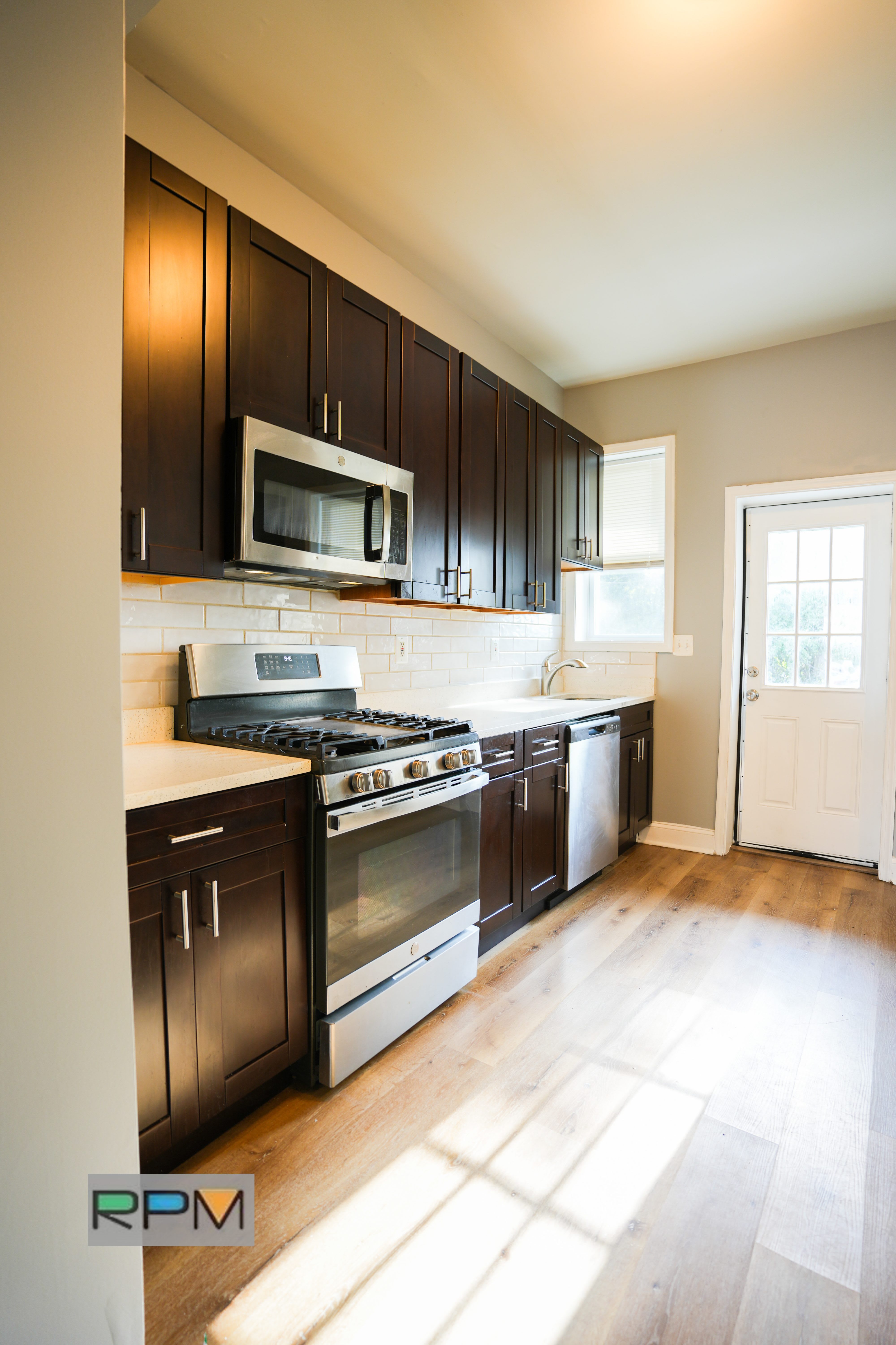 2101 Poplar Grove St – photo 5