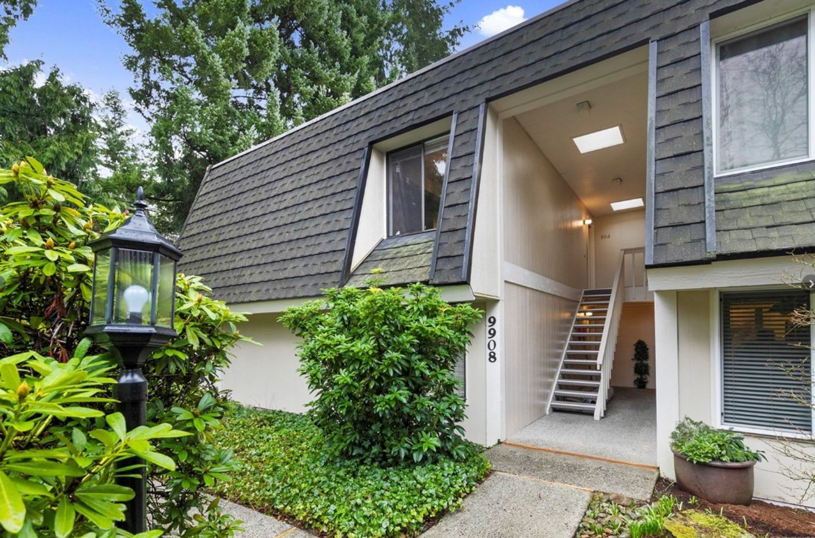 2Bd 1 75Ba Kirkland Condo – photo 1