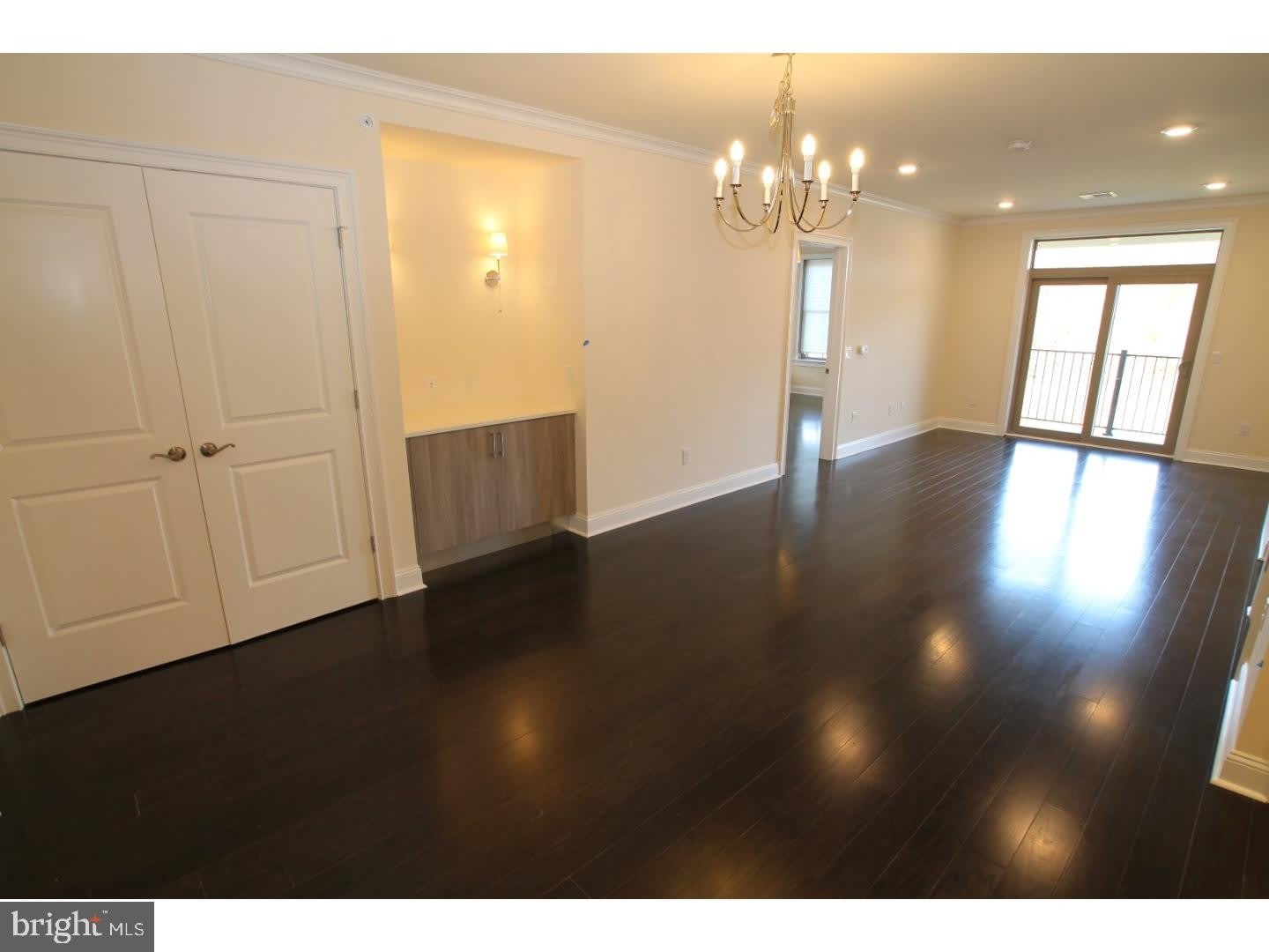 200 N SYCAMORE Street – photo 2