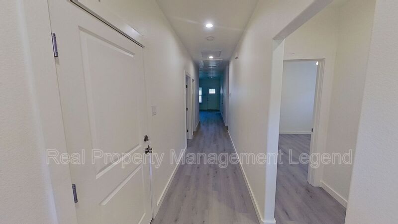 1009 Dubois St – photo 5