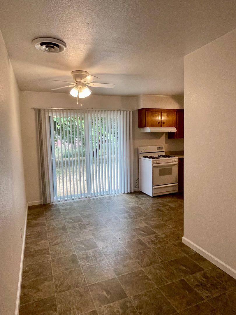 2 BED 1.5 BATH SINGLE DUPLEX – photo 5