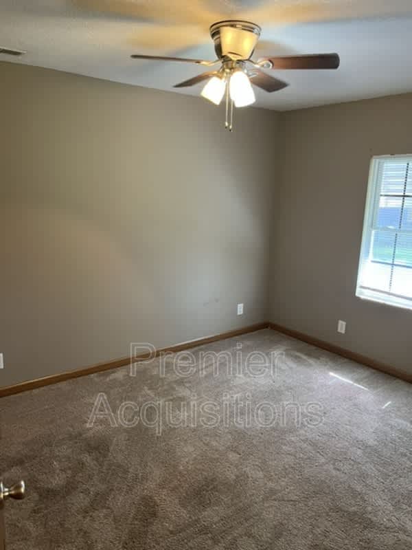 210 E Bland St – photo 5