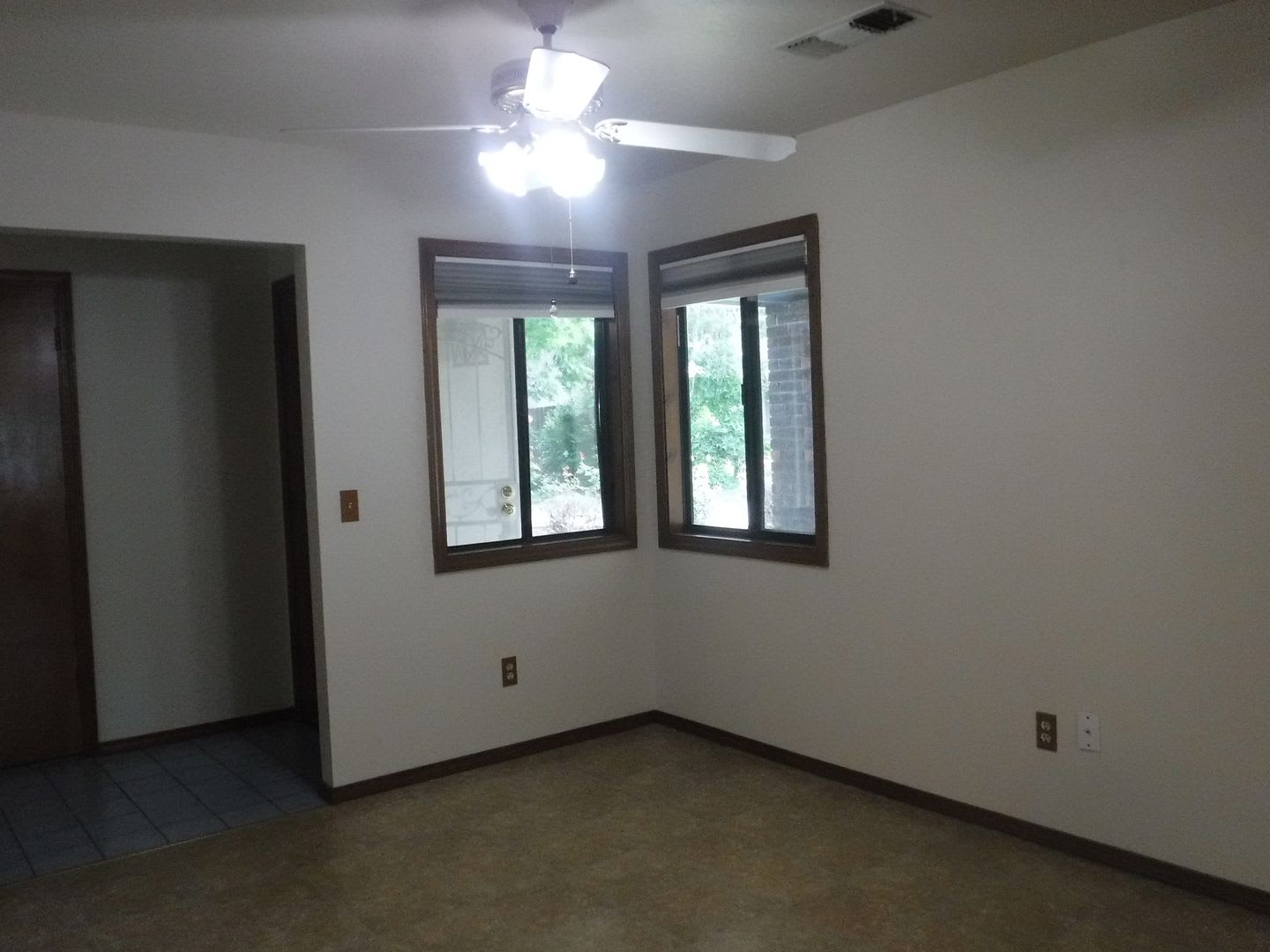 Eastside Home In Oak Haven Neighborhood – photo 5