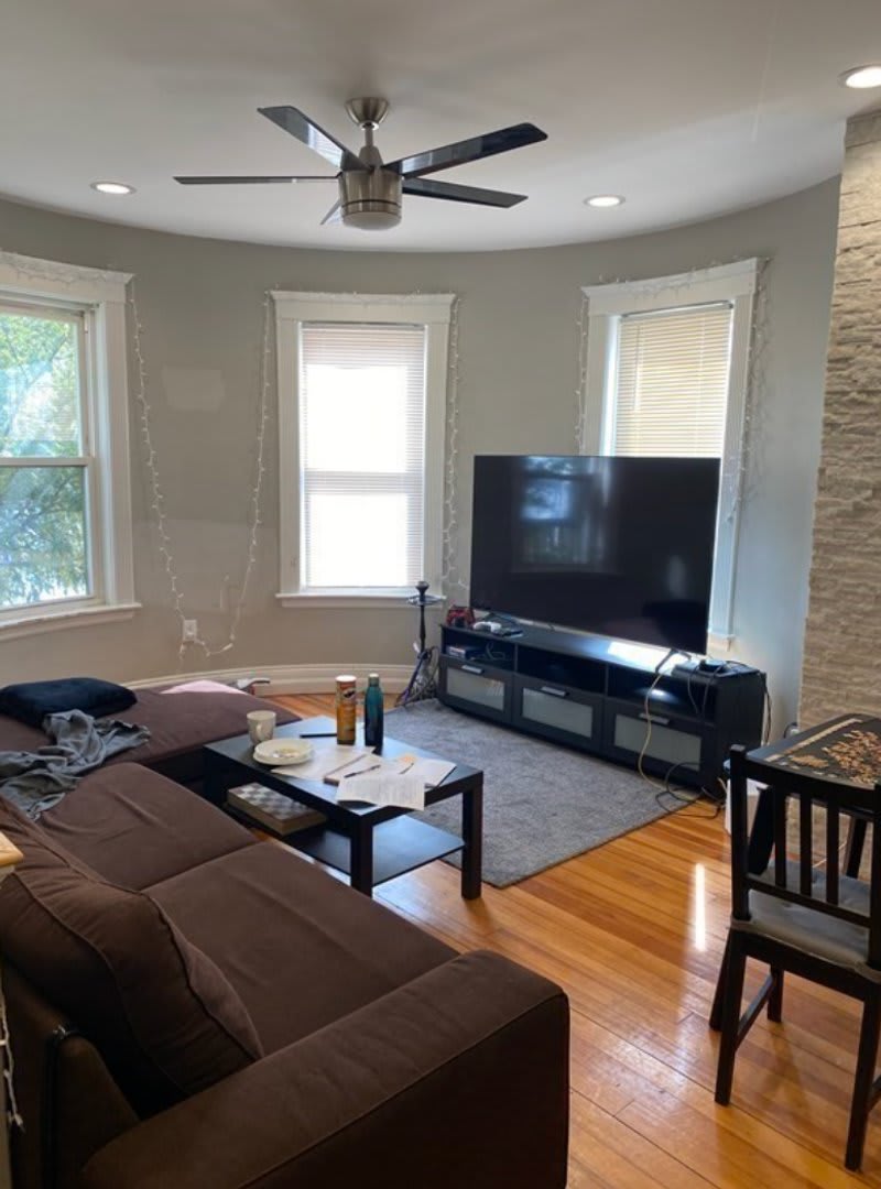 2 MONTHS FREE! NO FEE! LUXURY APT w. Laundry in Unit. 2 Parking Spots Inc. Pet Friendly! – photo 4