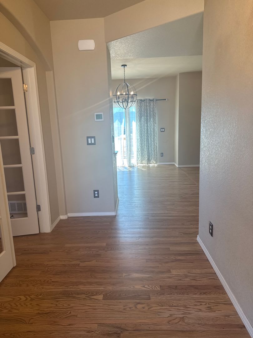 Pine Creek Beauty! 5 bedroom, 3.5 bath Home – photo 2