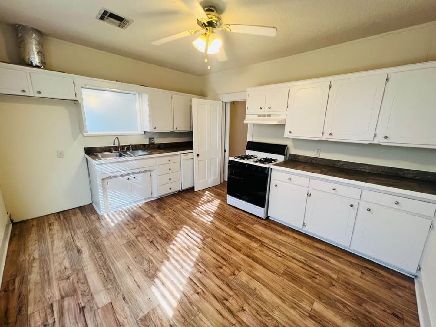 2 bed 1 bath house – photo 4