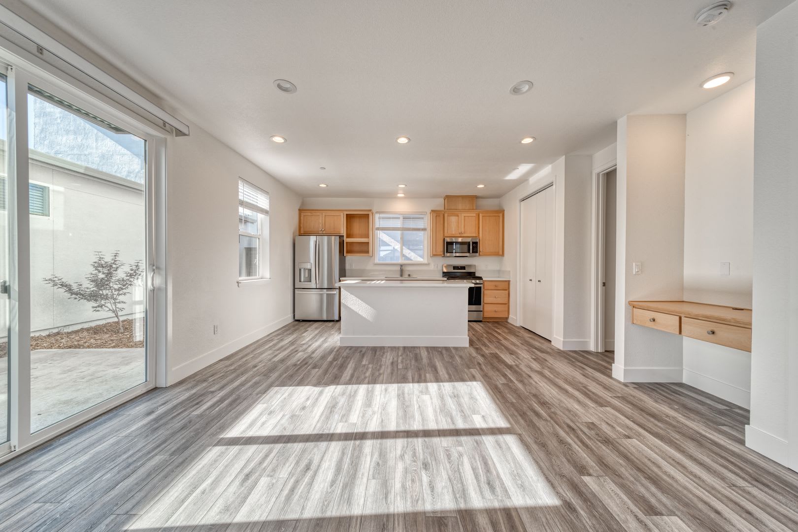 3 Bed / 2.5 Bath Home with 2 Car Garage + Yard Available Sept. 21st – photo 3