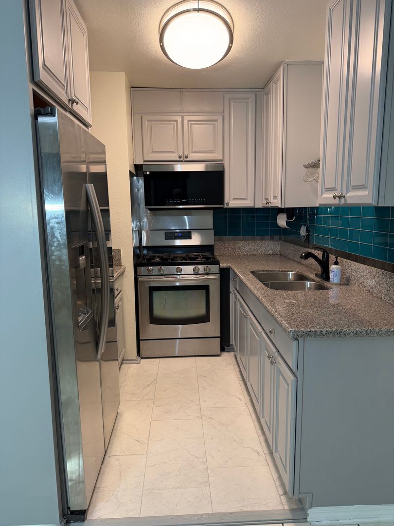 3 Bedrooms and 3 baths condo unit in the heart of Sherman Oaks. – photo 5