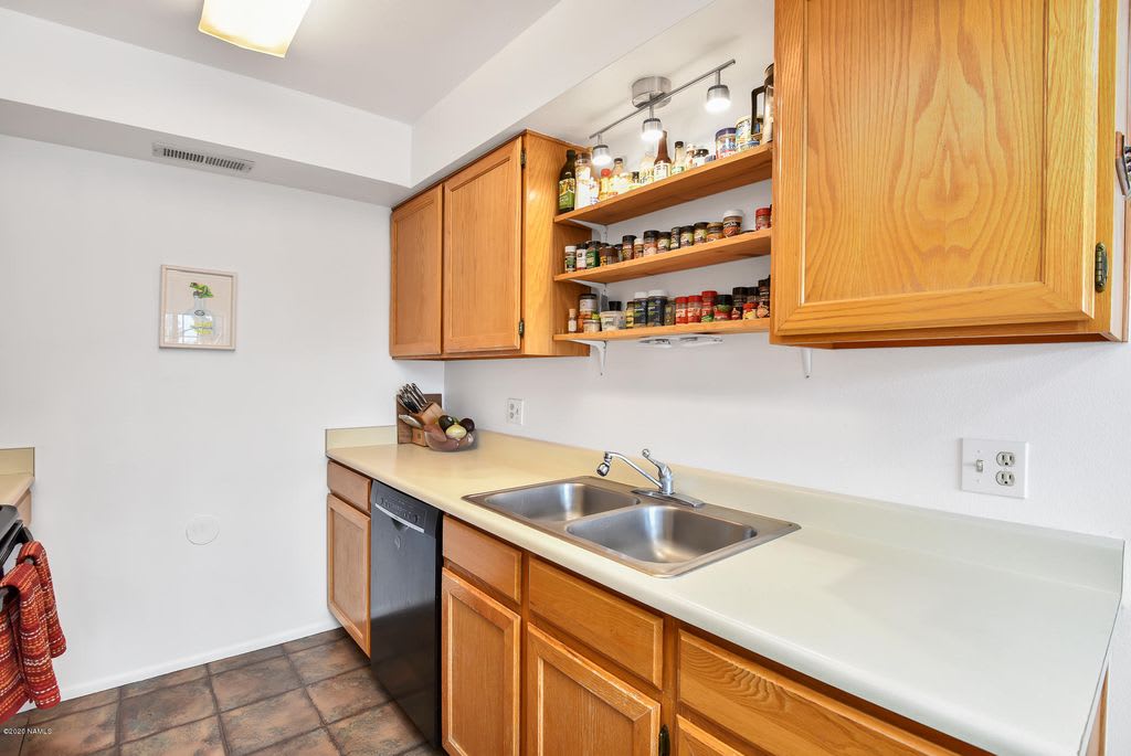1000 N Beaver St – photo 3