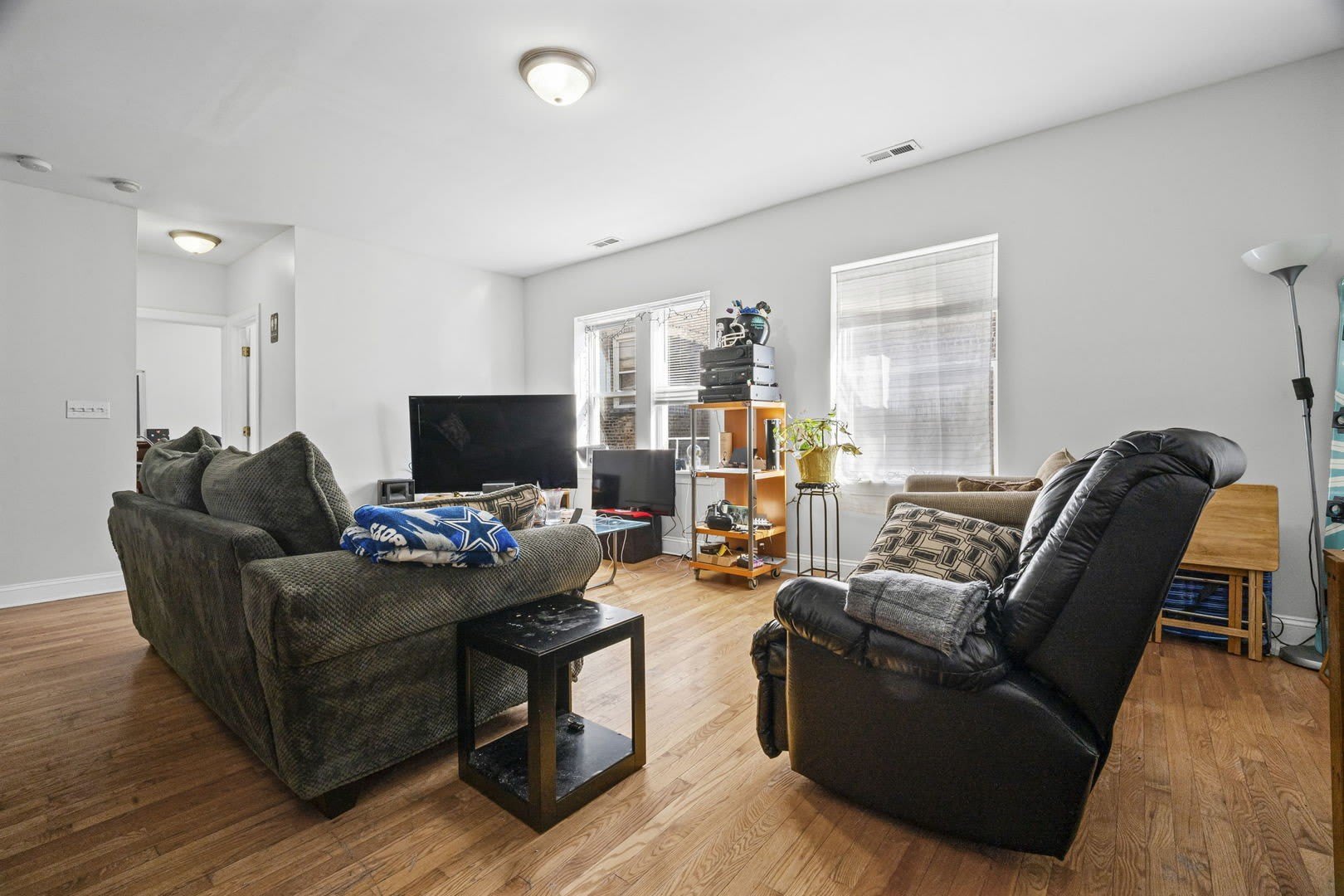 6319 N Sacramento Avenue – photo 3