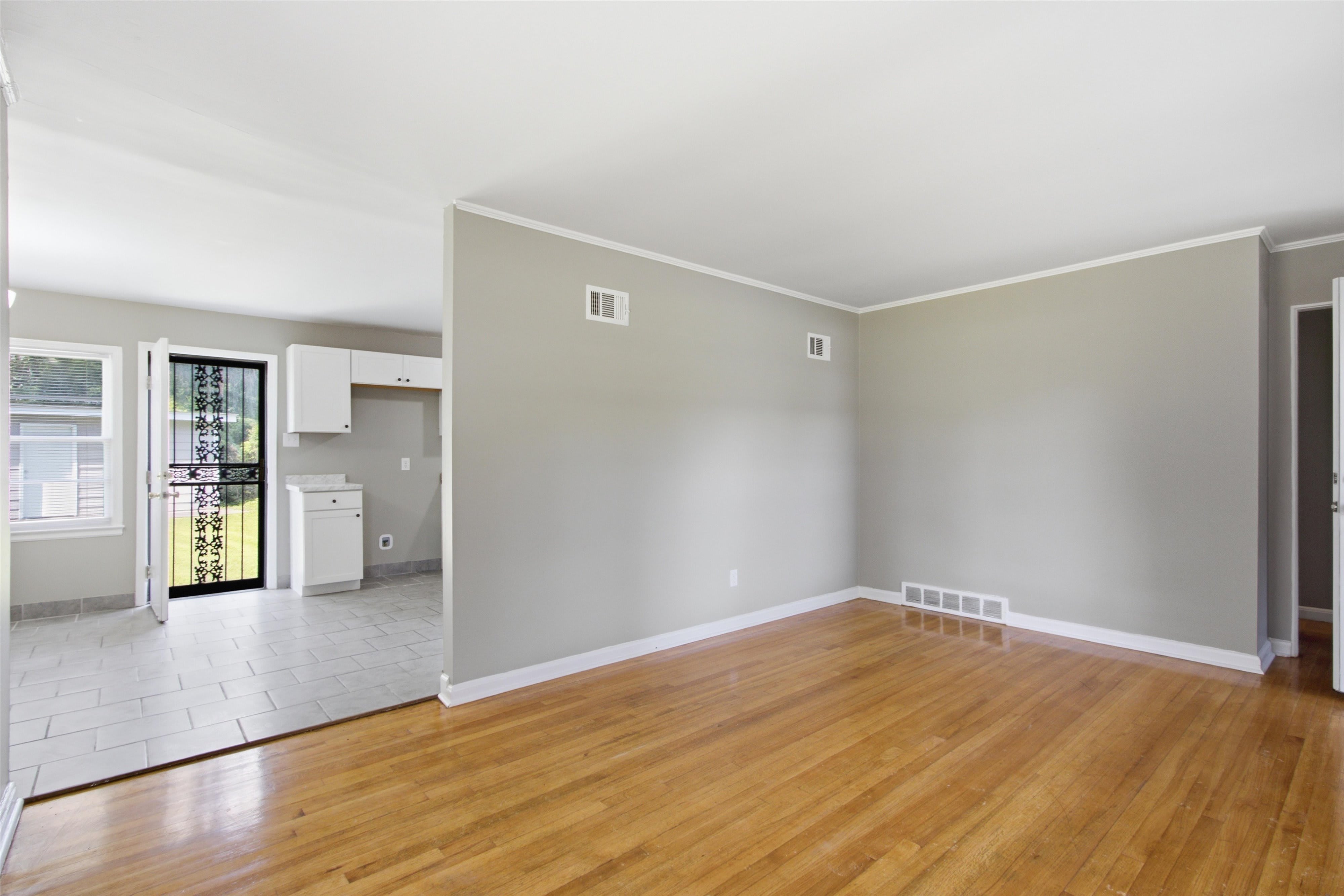4301 Fredericks Ave – photo 4